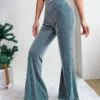 Pantalon velours bleu femme : confort, style et douceur pour un look tendance
