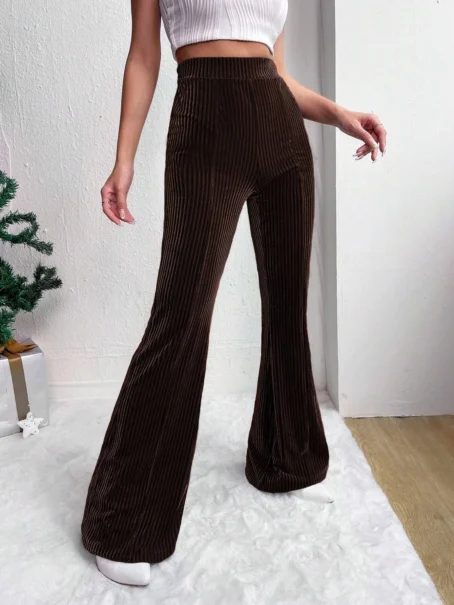 Le pantalon velours marron femme qui allie confort et style sans effort