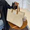 Un tote bag velours côtelé tendance et ultra pratique pour sublimer votre style au quotidien