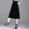 Élégance et douceur réunies : la jupe velours mi-longue pour un style chic et confortable au quotidien !