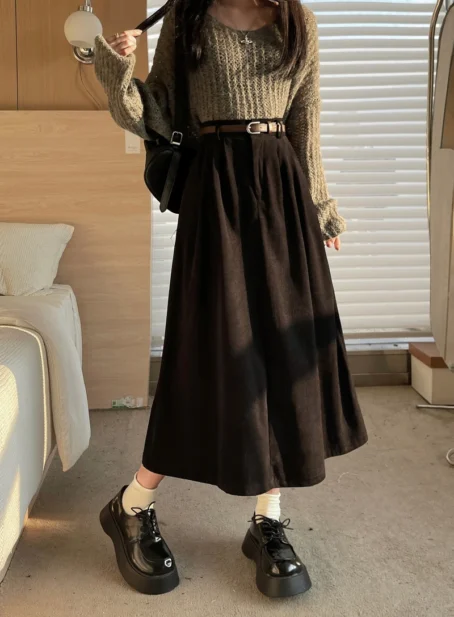 Une jupe longue velours côtelé qui allie style et confort