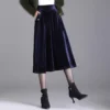 Élégance et douceur réunies : la jupe velours mi-longue pour un style chic et confortable au quotidien !