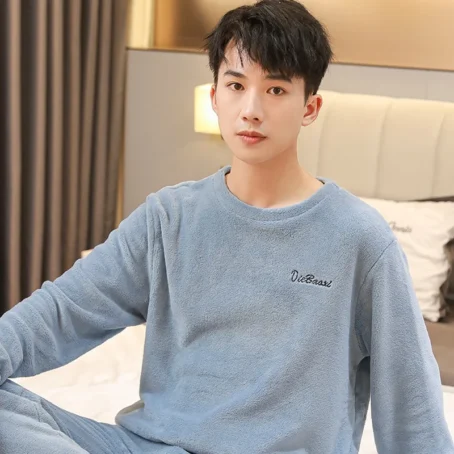 Pyjama Velours Homme : Confort Absolu Pour des Nuits Douces et Chaleureuses