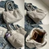 Un sac cabas velours côtelé élégant, pratique et ultra tendance pour un look irrésistible