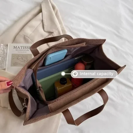 Un tote bag velours côtelé tendance et ultra pratique pour sublimer votre style au quotidien