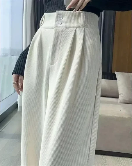 Élégance et confort : le pantalon velours côtelé blanc femme parfait pour un look chic et décontracté