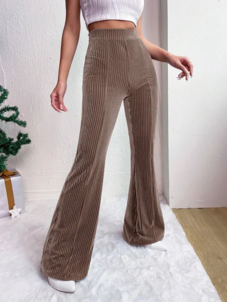 Un pantalon velours camel femme qui sublime votre silhouette avec confort et style !