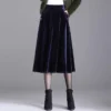 Élégance et douceur réunies : la jupe velours mi-longue pour un style chic et confortable au quotidien !